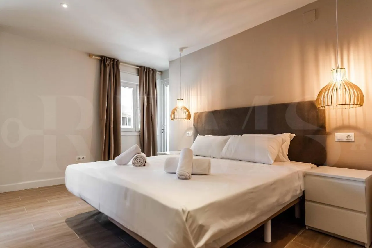 Idyllic And Spacious Apartment With Parking - Center By Rems Málaga