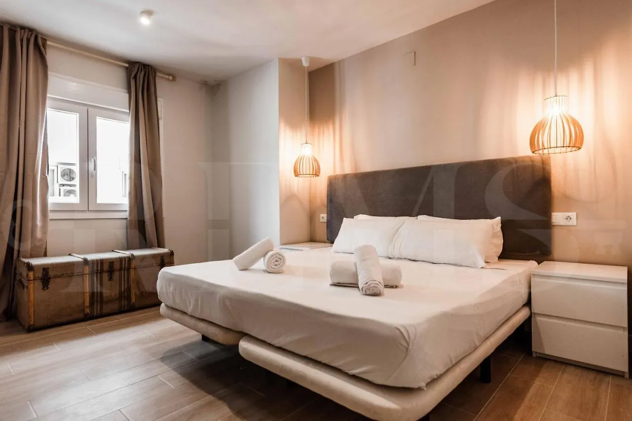 Idyllic And Spacious Apartment With Parking - Center By Rems Málaga